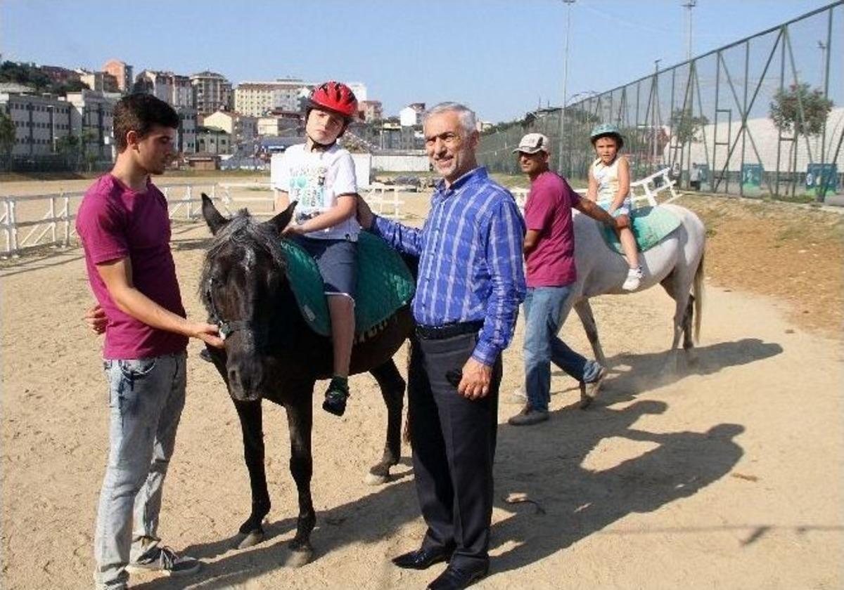 Kağıthane Belediyesi&rsquo;nden Engelli &Ccedil;ocuklara Hipoterapi Hizmeti