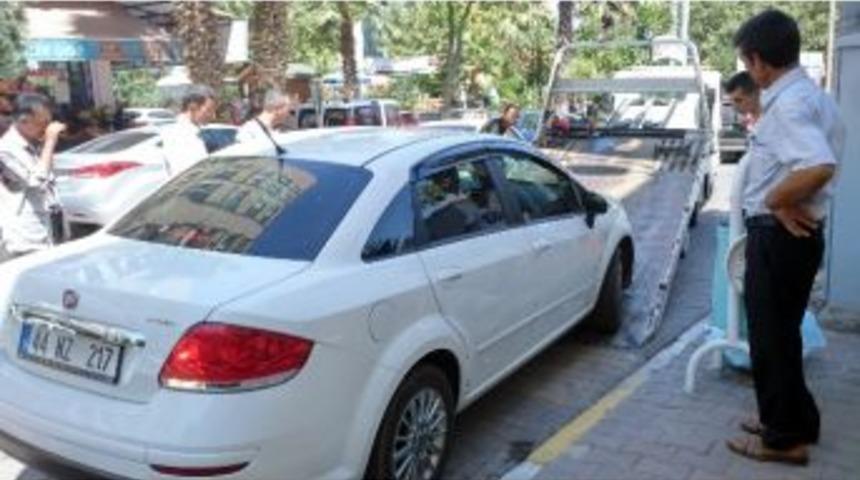 Park Yasağı Bulunan Yerlere Park Edilen Ara&ccedil;lar Kaldırılıyor