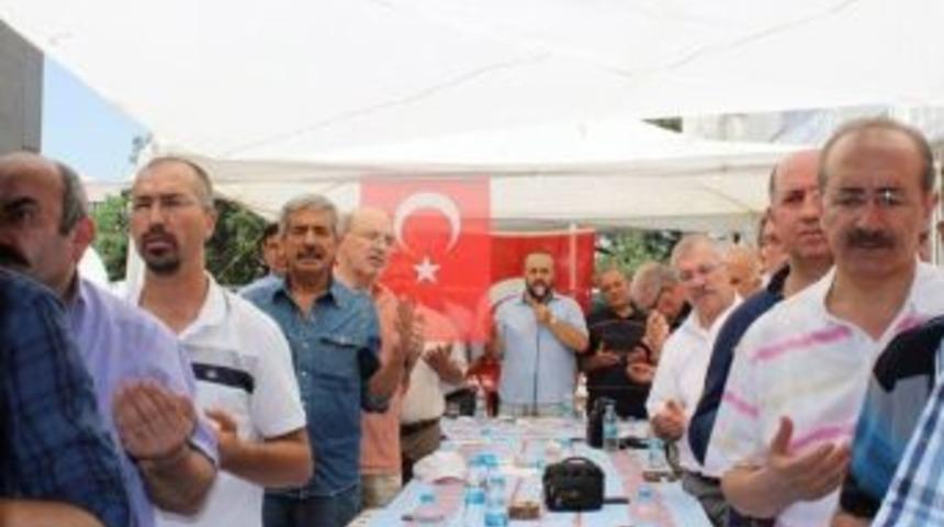 Adyed Şehitler &Ccedil;iin Mevlit Okuttu