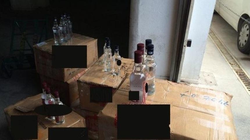 İzmir&rsquo;de Bin 669 Şişe Sahte Rakı Ele Ge&ccedil;irildi