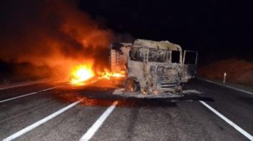 Tunceli Valiliği&rsquo;nden Yakılan Tır İle İlgili A&ccedil;ıklama