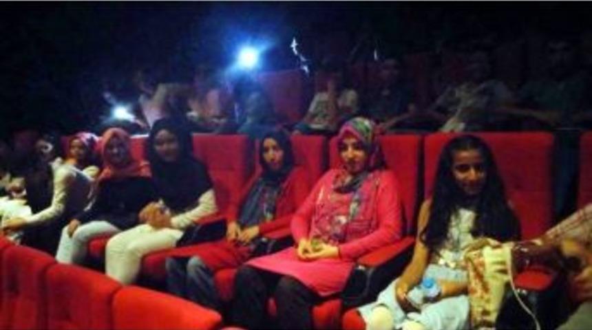 Gen&ccedil;ler Sinemada Buluştu