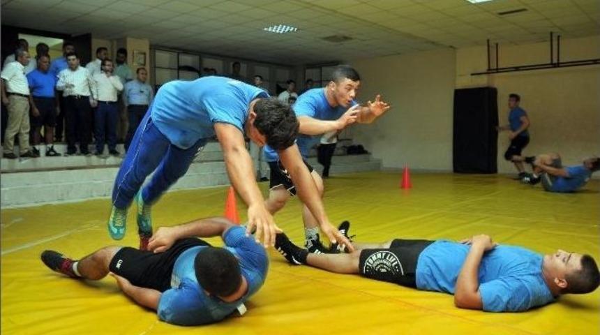 Kepezli &Ccedil;ocuklar Tam Olimpik Havuzda Y&uuml;z&uuml;yor