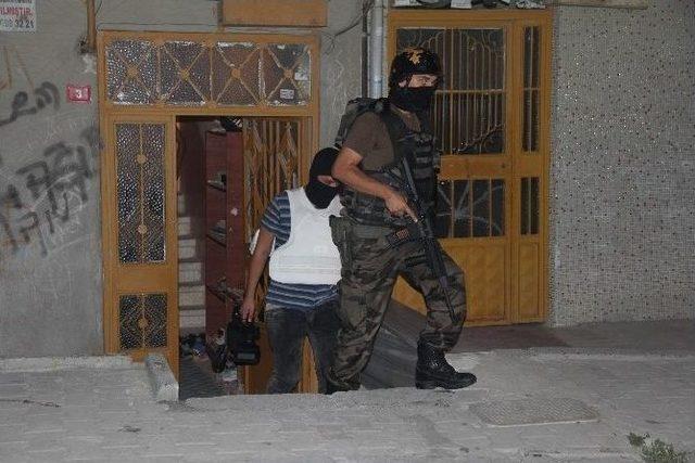 Esenyurt&rsquo;ta 16 Adrese Eş Zamanlı Ter&ouml;r Operasyonu 3