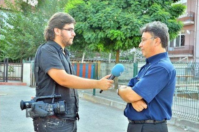 (özel Haber) Enkaz Altından Çıkmıştı, Gazeteci Olup Babasının Hikayesini Haberleştirdi