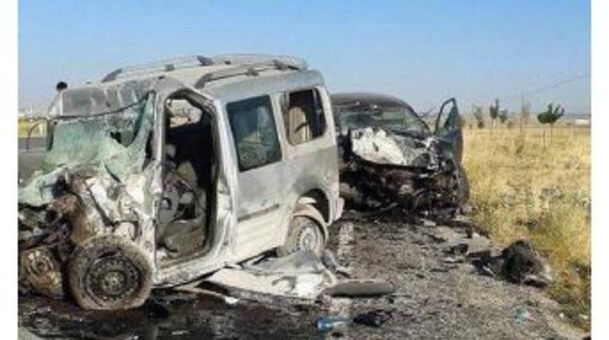 Van'da 2 Ara&ccedil; &Ccedil;arpıştı: 4 &Ouml;l&uuml;