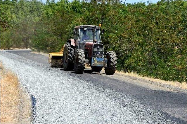 Malatya Büyükşehir, Pütürge’nin Yollarını Yapıyor