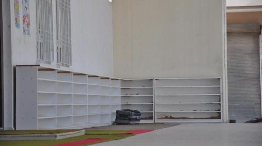 Nizip'te Suriyeli'nin Bavulu Bomba Paniğine Yol A&ccedil;tı