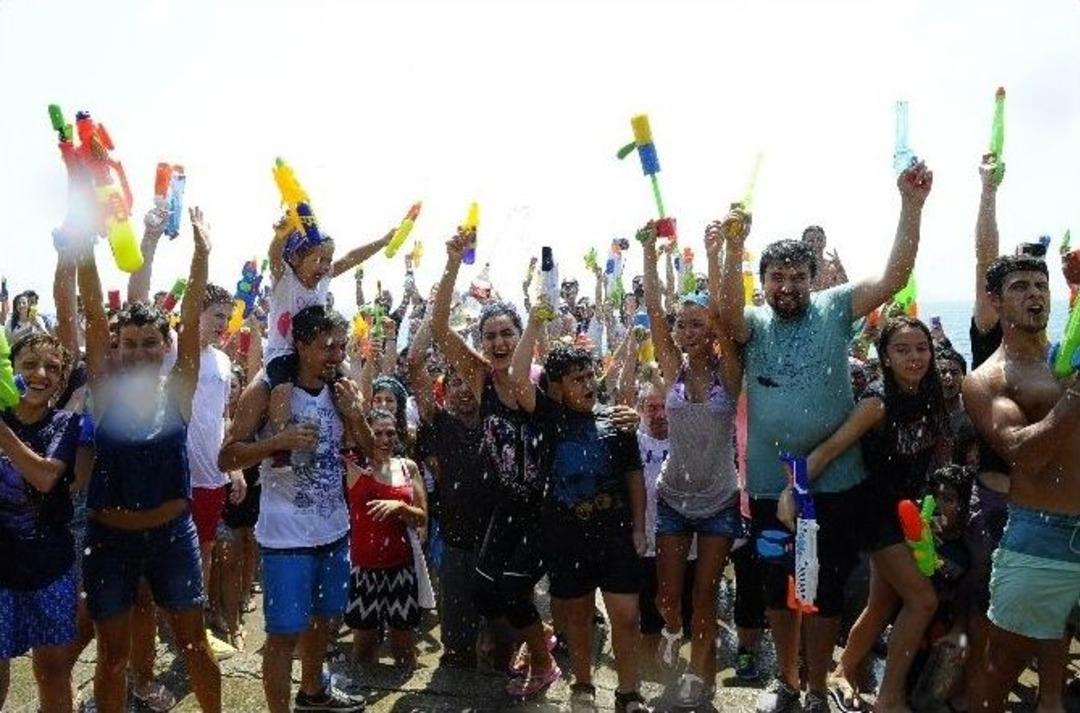 Caddebostan Sahilinde "su Savaşı"