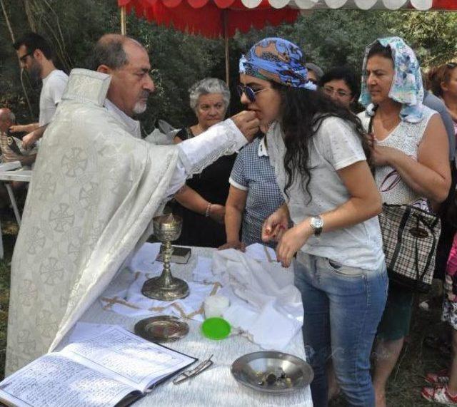 Ermeni Cemaati Sivas'ta 'üzüm Kutsama Bayramı'nı Kutladı