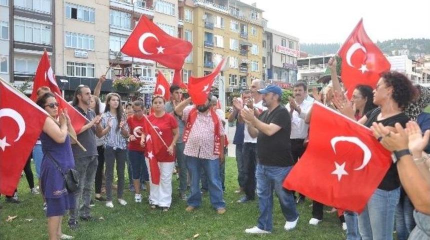 Kocaeli&rsquo;de &rsquo;ter&ouml;re Lanet Y&uuml;r&uuml;y&uuml;ş&uuml;&rsquo;ne Katılım Az Oldu