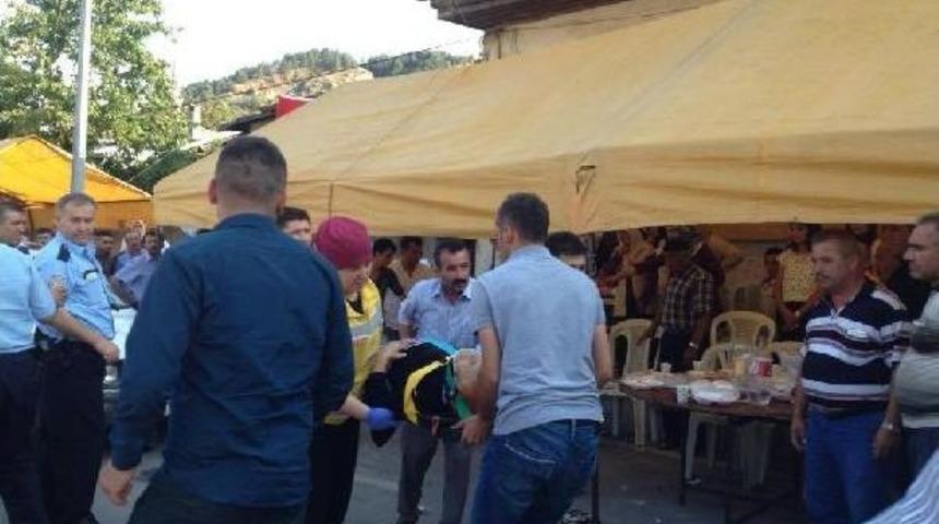 Bitlis Valisi &Ouml;zt&uuml;rk'&uuml;n Trafik Kazasında &Ouml;len Annesi Toprağa Verildi