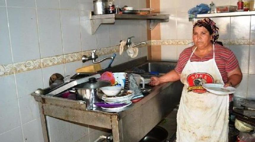 Ayvalık'ta Tatilcilerin Su &Ccedil;ilesi