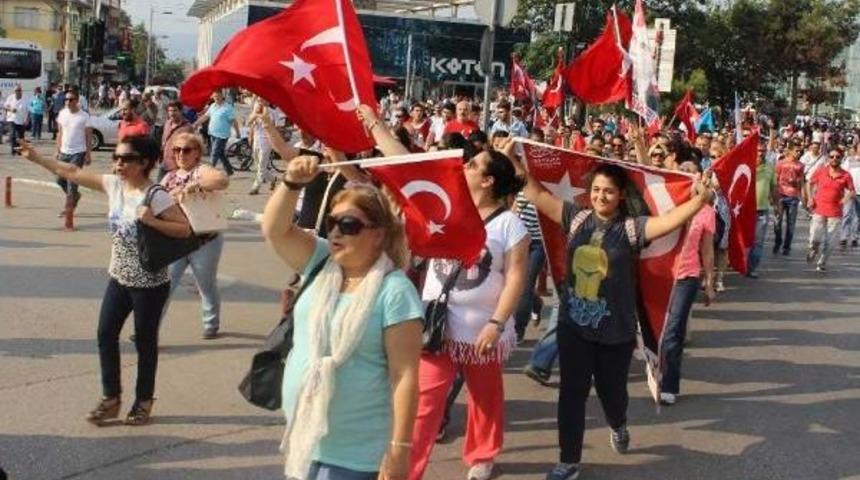Sosyal Medya Aracılığıyla Topranarak, Şehitler I&ccedil;in Y&uuml;r&uuml;d&uuml;ler