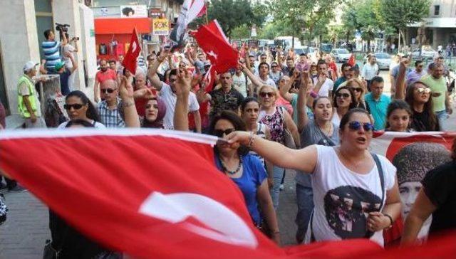 Sosyal Medya Aracılığıyla Topranarak, Şehitler Için Yürüdüler