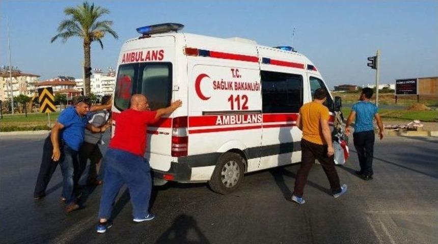 Ambulans Kaza Yapınca İş Vatandaşlara D&uuml;şt&uuml;