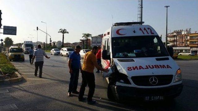 Ambulans Kaza Yapınca İş Vatandaşlara D&uuml;şt&uuml; 2
