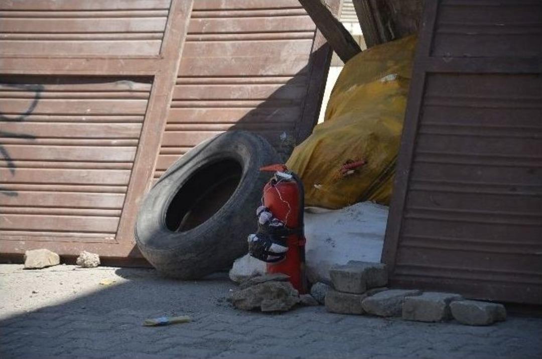 Y&uuml;ksekova&rsquo;da Kurulan Barikat Arasına Bomba Bırakıldı