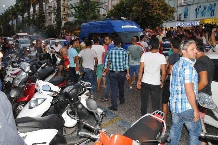 Alanya’da Terörü Protesto Eyleminde İki Grup Birbirine Girdi G5