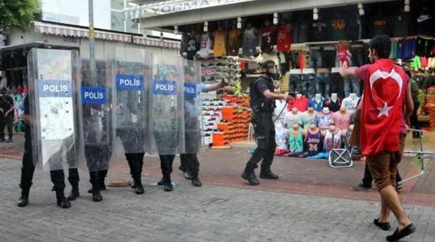 Ter&ouml;r Eyleminde Taşlı Sopalı Kavga