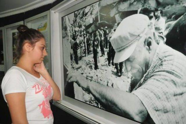 Yalovalılar Depreme Kurban Verdikleri Yakınları Için Dua Ettiler