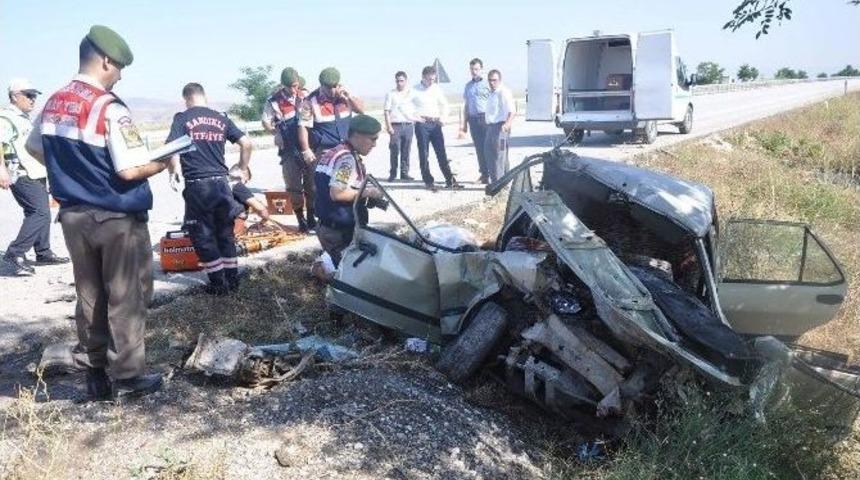 Afyonkarahisar&rsquo;da Trafik Kazası: 4 &Ouml;l&uuml;