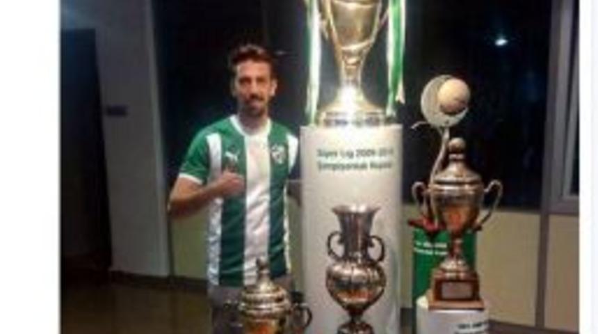 Cuenca, Bursaspor&rsquo;un Kazandığı Kupaların Yanında Poz Verdi