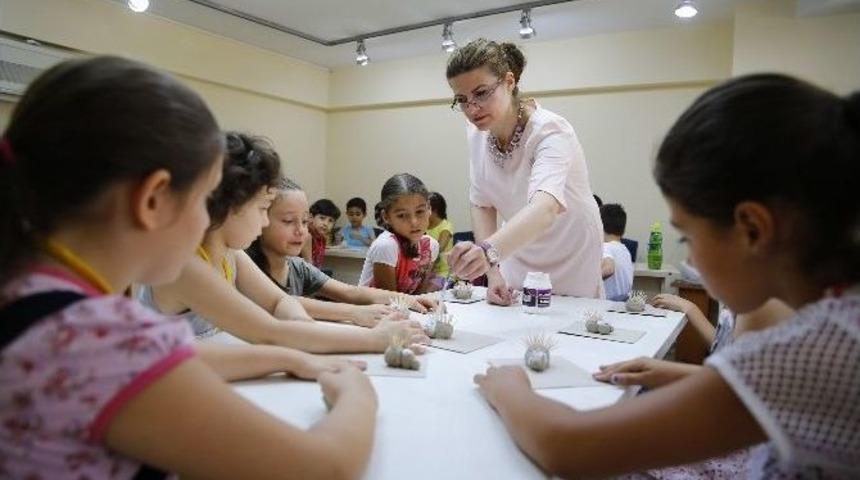 Konak&rsquo;ta &Ccedil;ocuklar Hem Eğleniyor, Hem &Ouml;ğreniyor