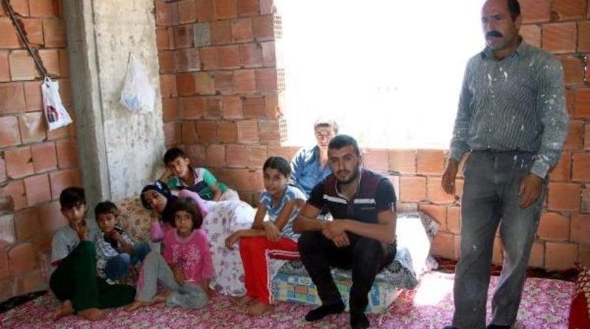 8 &Ccedil;ocuk Annesi Kanser Hastası Yardım Bekliyor