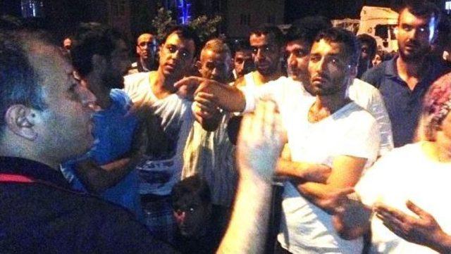 7 Yaşındaki Çocuk Kazada Ölünce, Mahalleli Yol Kapattı 2