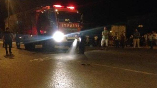 7 Yaşındaki Çocuk Kazada Ölünce, Mahalleli Yol Kapattı 3