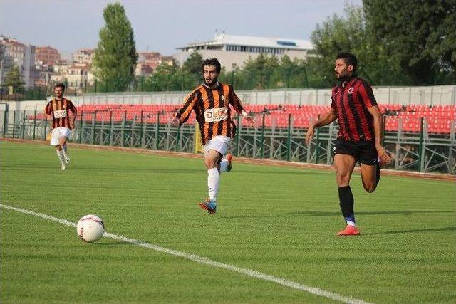 Tki Tavşanlı Linyitspor, Kümaşspor İle Hazırlık Maçında Karşı Karşıyla Geldi