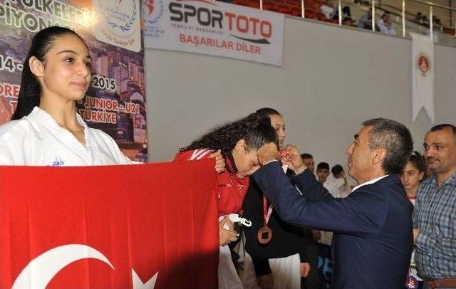 Karadeniz Ve Hazar Ülkeleri Karate Şampiyonası Sona Erdi