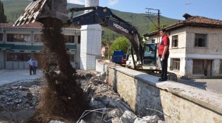 Durağan&rsquo;da Tarihi Caminin Şadırvanı Yenileniyor