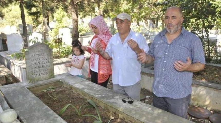 Deprem Kurbanları I&ccedil;in 03.02'de Denize Karanfil Bırakıldı (2)