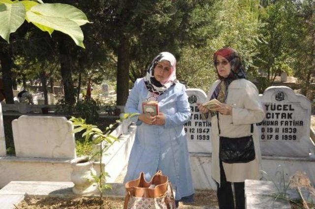 Deprem Kurbanları Için 03.02'de Denize Karanfil Bırakıldı (2)