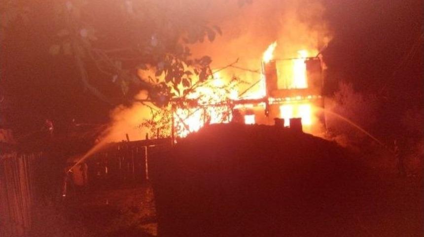 Evin &Uuml;zerine Yıldırım D&uuml;şt&uuml;