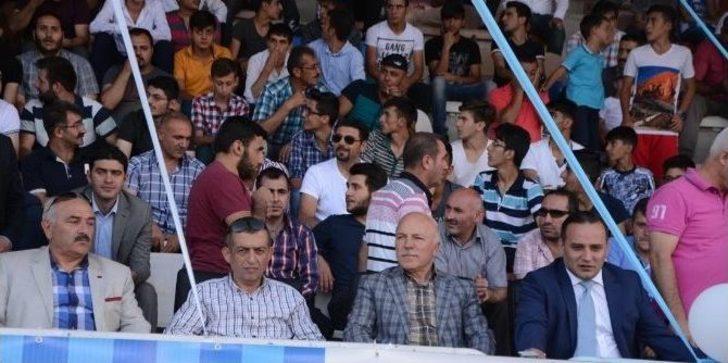 Erzurumsporlu Futbolcular Sahaya ’teröre Karşı Omuza Omuza’ Pankartı İle Çıktı G3