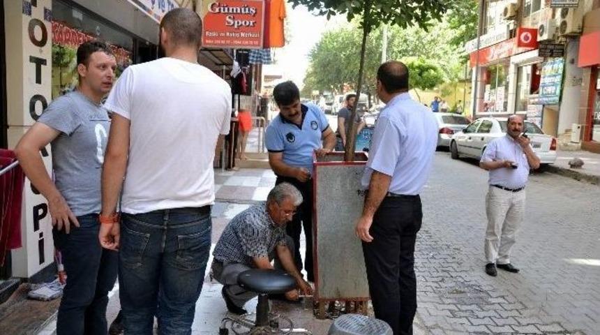 Kaldırımları İşgal Eden Reklam Tabelaları Kaldırıldı