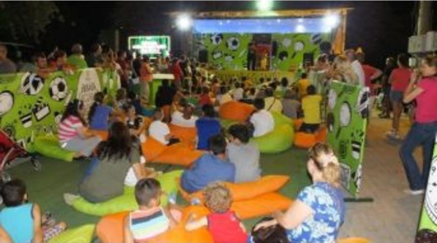 Burhaniyeli &Ccedil;ocuklardan Eğlence Tırına Yoğun İlgi