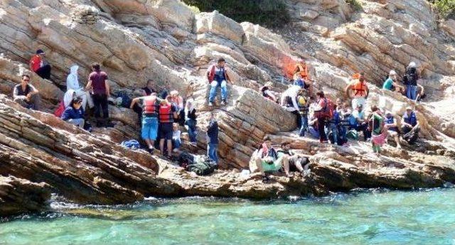 Botları Batan Kaçaklar Karaada'ya Sığındı