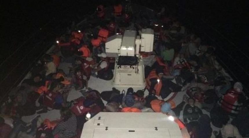 Ege Denizi'de, Sahil G&uuml;venlik Ekipleri, &Uuml;&ccedil; G&uuml;nde 2 Bin 195 Kişiyi &Ouml;l&uuml;mden Kurtardı