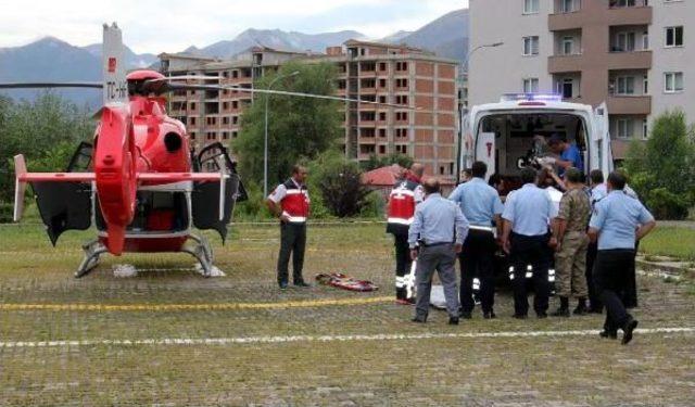 Teröristler Yol Kesti, Durmayan Minibüsün Şoförünü Öldürdü (2)