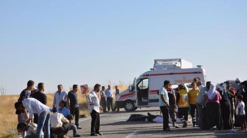 Aksaray'da Kaza: 2 &Ouml;l&uuml; 3 Ağır Yaralı