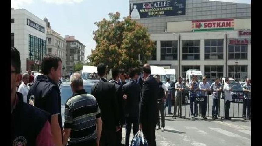 Şehit T&ouml;reni Sonrası Koruma Polislerinin Arbedesi