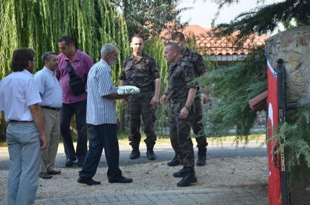 (d&uuml;zeltme) İstanbul Emniyet M&uuml;d&uuml;r&uuml; Altınok&rsquo;tan Şehit Evine Taziye Ziyareti