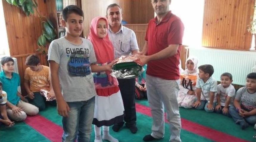 Yaz Kur&rsquo;an Kurslarında Hadis Ezberleme Yarışması