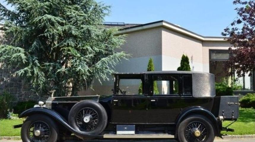 Asırlık Otomobiller 1,5 Milyon Liraya Alıcı Bekliyor