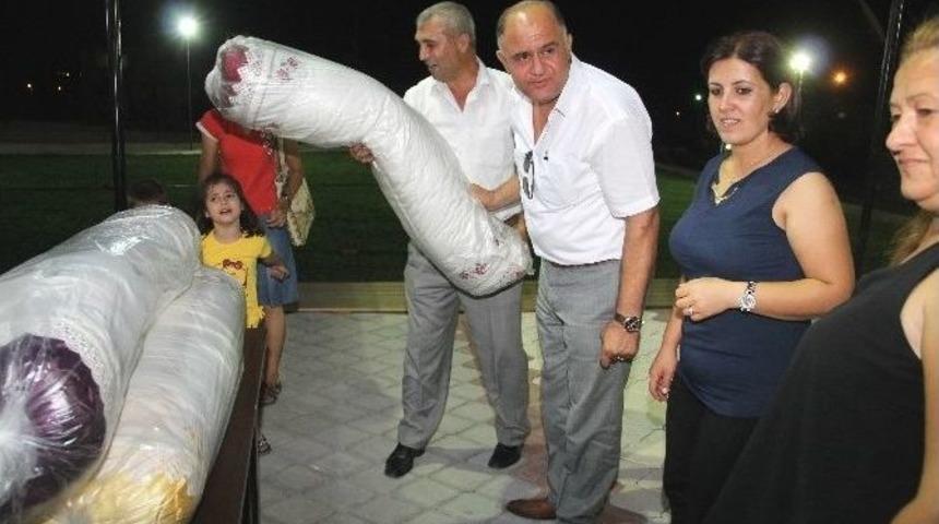 Geyikli Belediye Başkanından Hediye Yastık