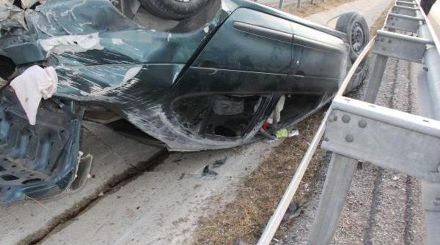 Otomobil Su Tahliye Kanalına U&ccedil;tu; 5 Yaralı